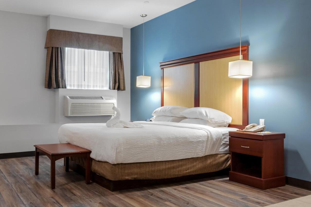 Premier Inn & Suites - Downtown Hamilton Buitenkant foto